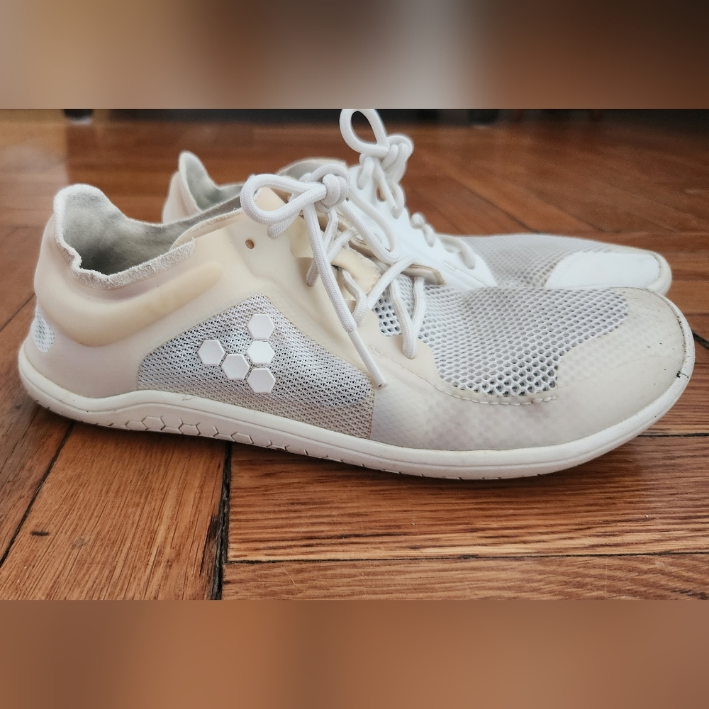 Vivobarefoot womens primus 38L/ 7.5